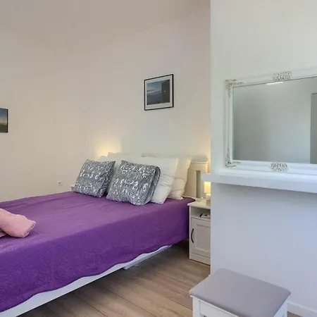 White Jasmin Comfortable Holiday * Μεντουλίν